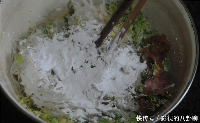 天冷,早餐我家从不吃馒头,最爱萝卜饼,简单省事,比吃肉还好