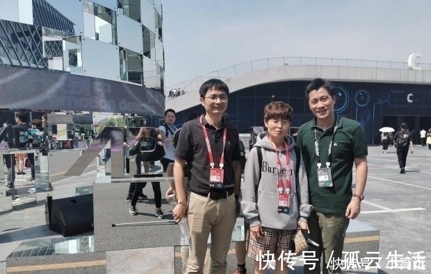 草根|与阿里合伙人合影,两年净赚一百万,这个草根姑娘有什么魔力