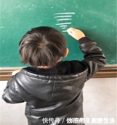 曹操|老师发现孩子写字不对劲,让孩子现场重写后蒙了,曹操瞧见都佩服