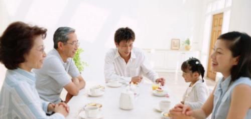 父母|辛苦半辈子的存款留给自己还是分给子女？别为难，聪明父母这样做