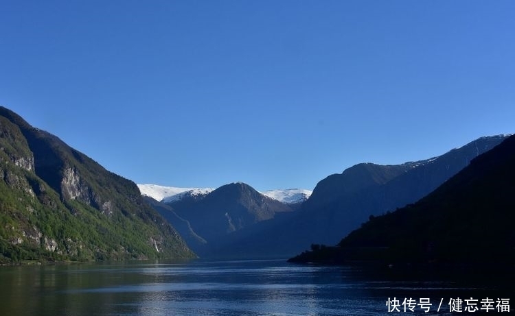 世界上最|雪山“高铁”，峡湾船行，美到窒息