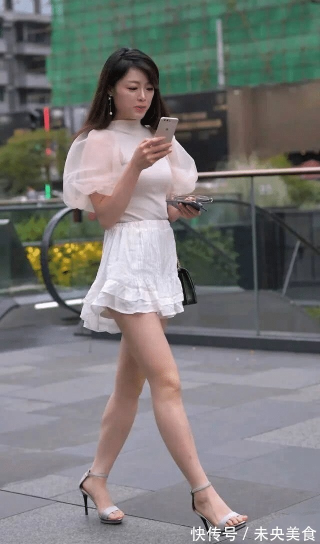 年纪|这位阿姨明明一把年纪了，还穿这么稚嫩扮年轻！