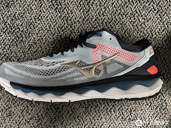 美津浓男士w优缺点明显的跑鞋——美津浓男士WAVE SKY 4缓震慢跑鞋