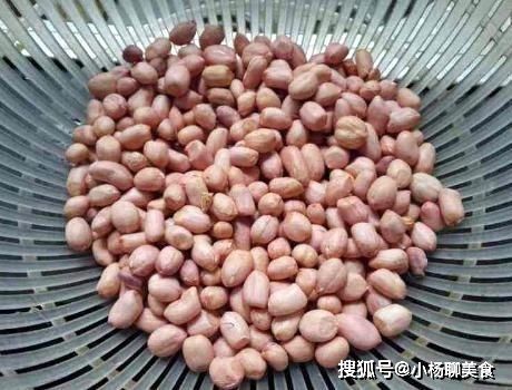 炒花生米时,直接放油是不对的,多加1步,酥香脆,一星期不返潮