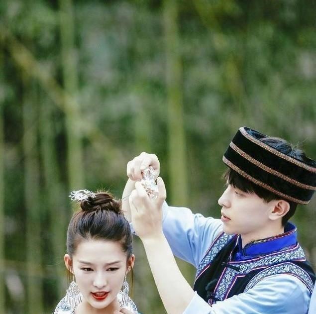 特别节目|邓伦特别节目于《在一起》推出,悼念在武汉中犯错的大连小伙子