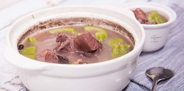 薏米|美食推荐苦瓜黑豆扇骨汤，油淋茼蒿，莲藕木耳炒肉片，丝瓜虾仁