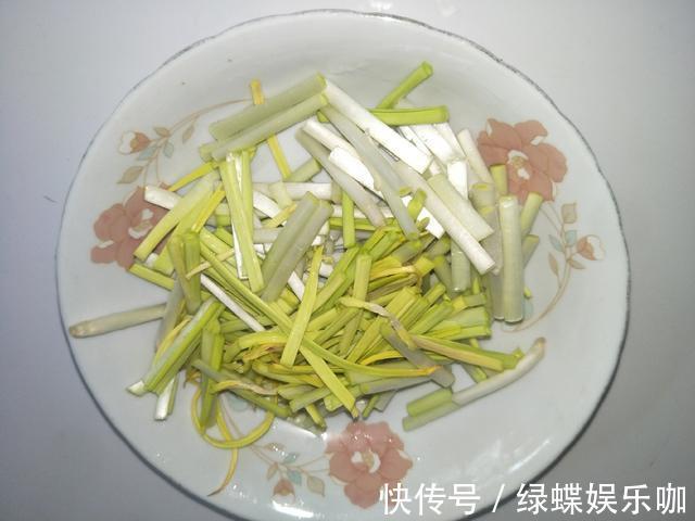 大厨|炒茄子,不管圆茄子还是长茄子,按照大厨的方法,茄子香软不发黑