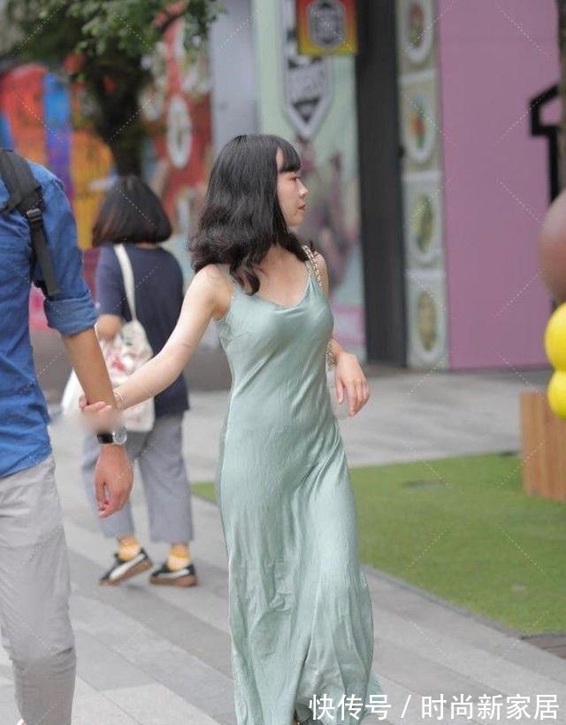 小妹妹 家用窗帘做的“礼服”,淡绿色清新时尚,尽显淑女气质!