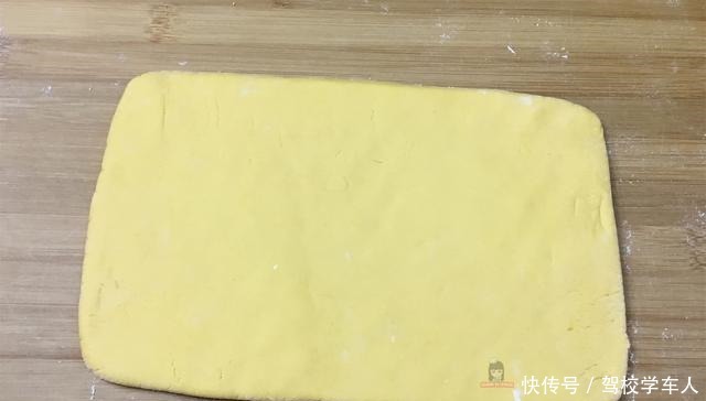 做成|一碗糯米粉,一个南瓜,简单做成小零食,外酥里软,越嚼越香