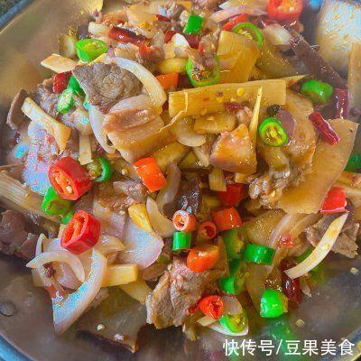 做法|你干锅猪头肉的正宗做法，简单几步，越吃越上瘾