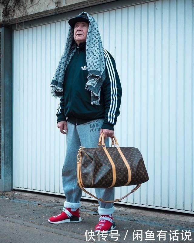 穿衣|国外75岁老头真时髦,靠模仿明星穿衣吸粉百万,帅成了街头风景