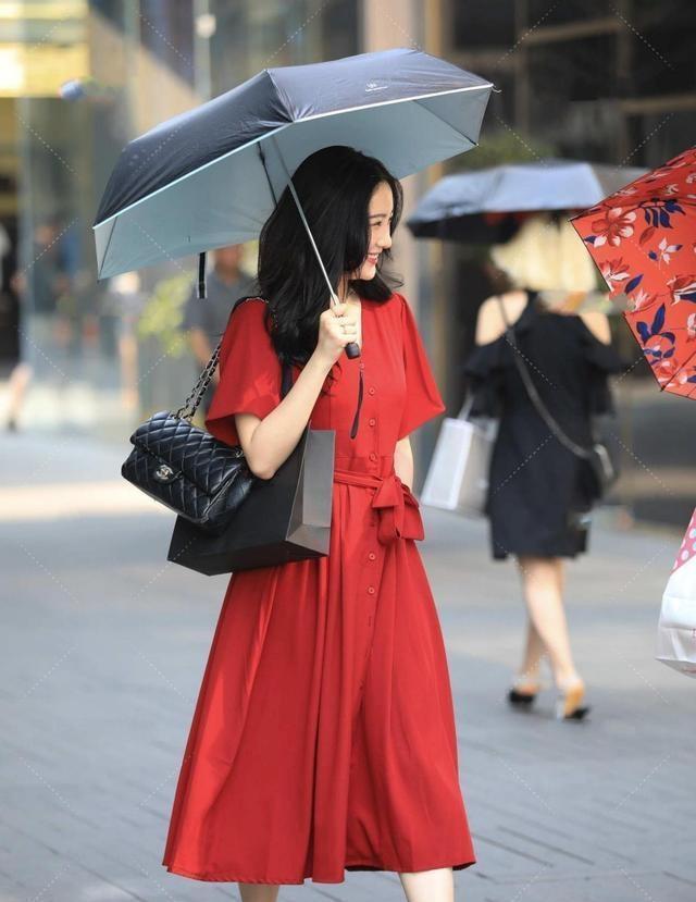 超短裙 优雅的丰润,打底裤搭配夹克和鞋子,有着出众的气质