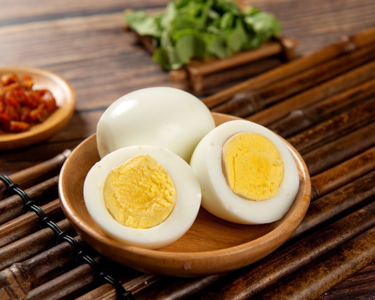 高血压|高血压人吃鸡蛋到底好不好,吃了鸡蛋血压会升高吗医生说明白!