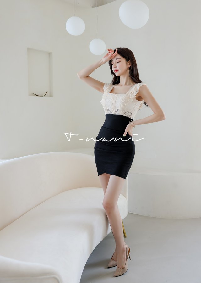 奶油|时尚女装搭配欣赏:女神孙允珠的奶油咖啡榛果甜杏无袖挂肩裙