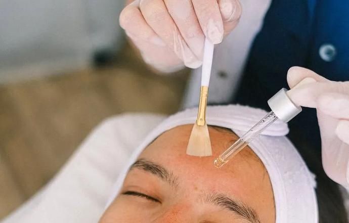 苏连轩|切神经、填耳朵…自残式整形为何频出?