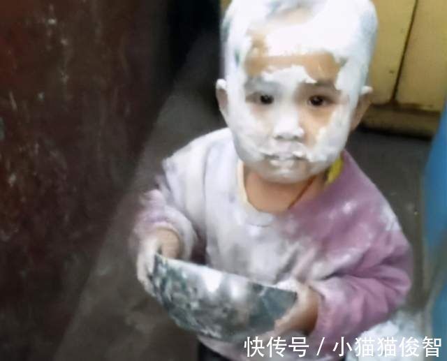 家务活|5岁“勤劳宝宝”火了,趁奶奶熟睡“蒸馒头”:家里没我能行吗