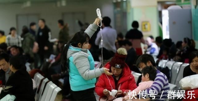 投诉|儿子深夜发高烧,医院排800多号,宝妈心急投诉,医生:自作自受