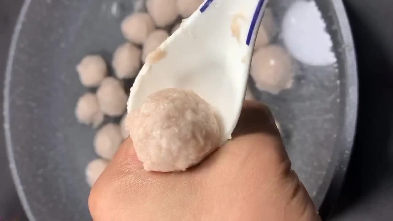 肉丸子|做肉丸子时,加一样“原料”,软嫩Q弹营养美味