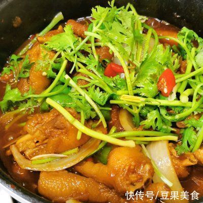 老干妈酱|冬天的的味道，香辣凤爪煲不用烤箱照样能做