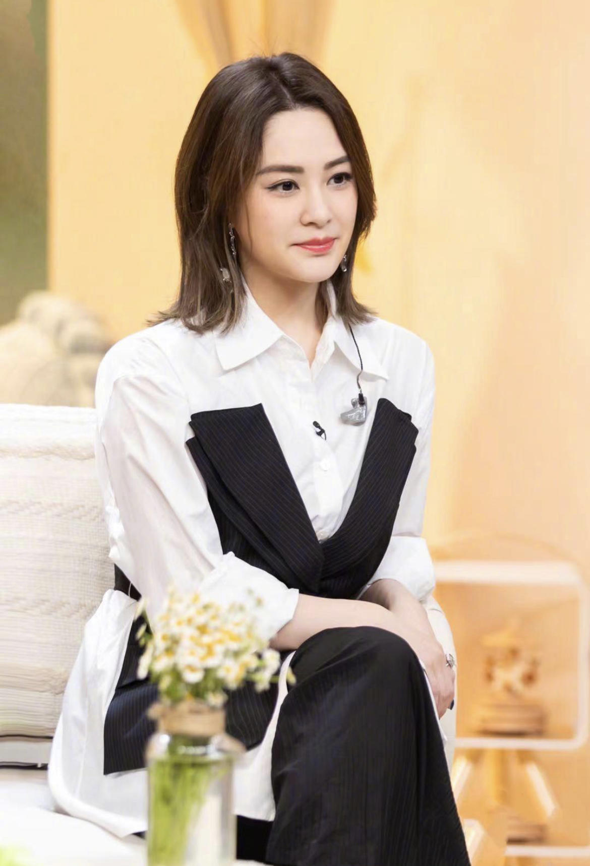 微胖|阿Sa阿娇走机场气质全开!穿白色上衣搭配阔腿裤简约高级,超好看