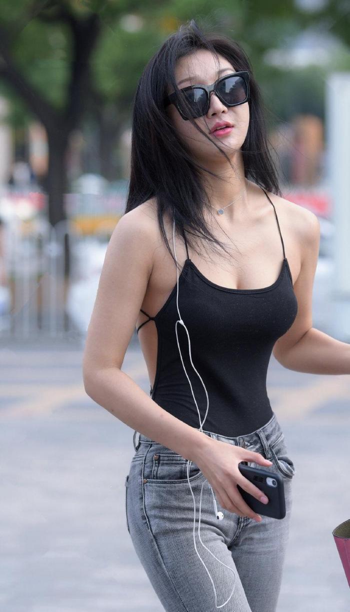 长袖|深灰色长袖针织衣搭配高腰牛仔裤，清纯可爱，少女感十足