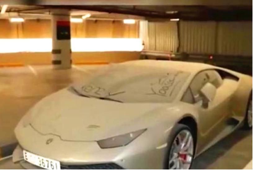 照片|揭秘为啥迪拜豪车坟场1000万劳斯莱斯卖6万？王子5亿跑车照片曝光