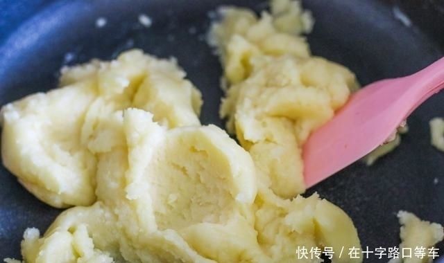 个个|个个都空心,又酥脆又香滑,一口一个,保你一次成功的小泡芙