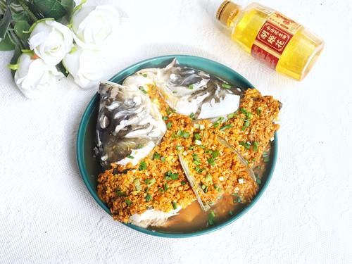  好吃|剁椒鱼头，别再直接上锅蒸啦，学会这个方法，鱼肉鲜嫩，好吃不腥