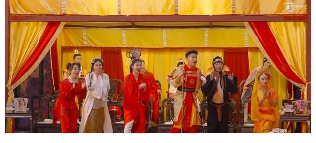 孫悟空|六小齡童馬德華合體登臺(tái)，網(wǎng)友看哭：齊天大圣也老了