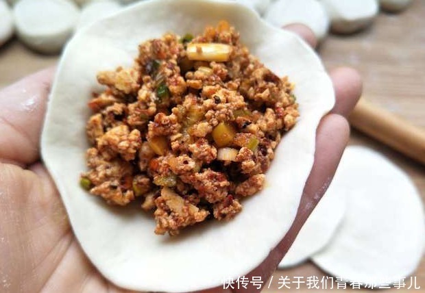 包肉饺子时,肉需要炒熟吗?很多人不懂,难怪不香不嫩,涨知识了