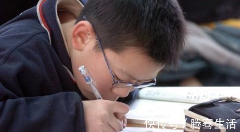 视力|近视祸根不是手机,而是这4物,很多孩子都在做,难怪度数一直涨