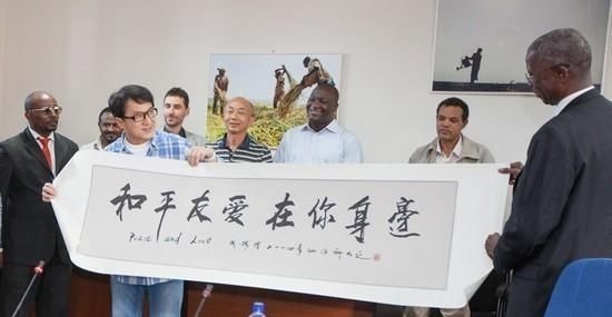 成龙&成龙书法被赞不输书法家!书协大佬:明星字而已,别扯淡,丢人