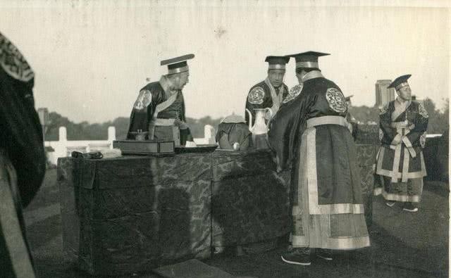 造不起|袁世凯称帝祭天时，为何不戴皇帝冕冠？造价过高连袁世凯都造不起