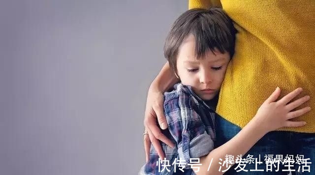 打招呼|过年走亲访友，孩子见面不喊人怎么办你越这样说，孩子越腼腆！