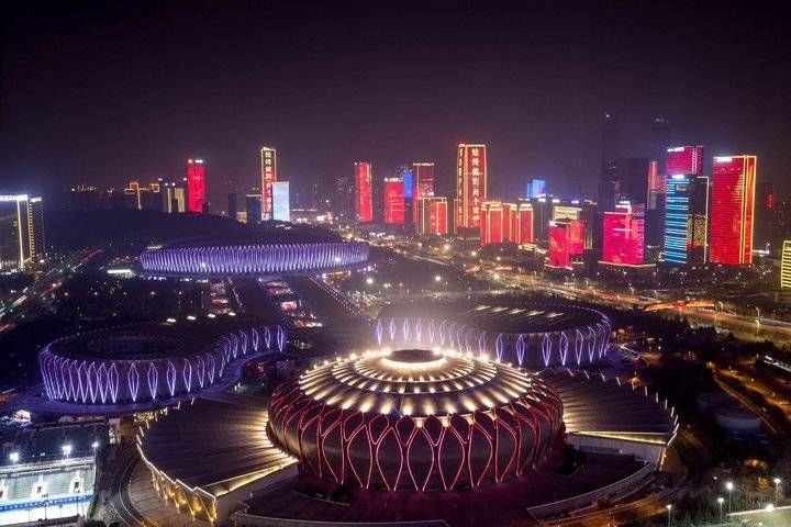 济南|新年第一天，泉城济南东部夜景红红火火霓虹闪烁，好一个开门红