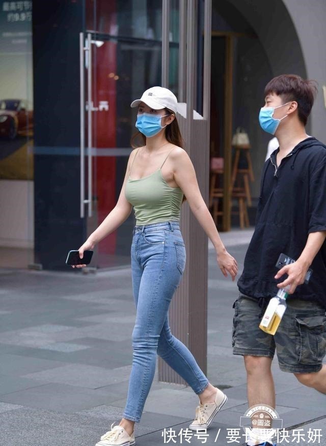 女生 束腰包臀的打底裤,选对裙型的女生,时尚美丽!