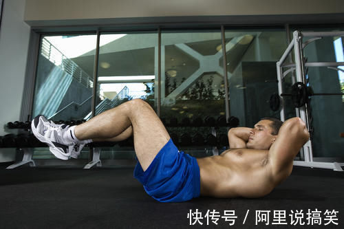 引体向上|男人过了45岁,要少做这2类动作,别把健身变“伤身”