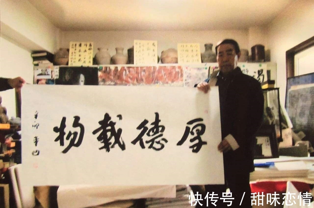 贡献奖$贾平凹书画获得首届艺术贡献奖,拿了百万奖金和纯金奖杯?