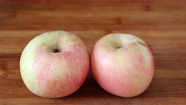 苹果丁加鸡蛋最近火了，松软香甜，比吃肉还解馋，太美味了