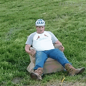 |搞笑动图:上一秒很帅,下一秒很疼!