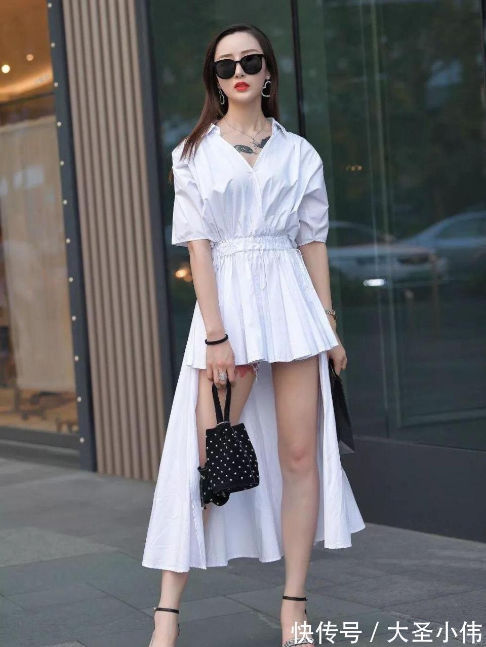 一字扣|美女街拍：美女看起来很狂野！穿搭更是有趣，第一次看到微胖女人也能这么美