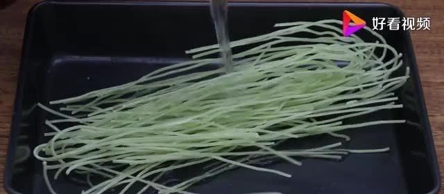 玉米面独家新吃法,不用烫面,不烙饼,少油少盐,一顿1斤不够吃