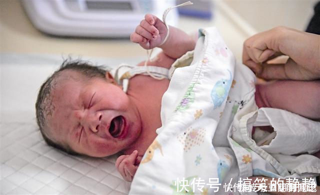 孕肚|孕肚挺大,生出来的宝宝却很小,这是为什么?4种情况孕妈要清楚