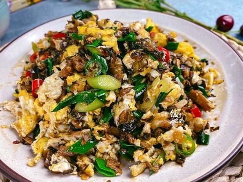 美食优选：这道菜吃出了外婆家的味道，开胃下饭，2碗米饭都不够吃