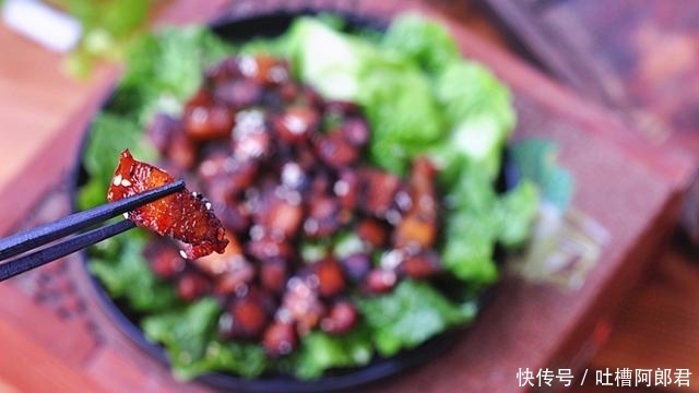 好吃|电饭锅做五花肉,比烤还好吃!焦脆喷香,焖一焖就出锅,超省事!