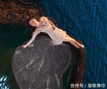 艺术照|奇闻:新娘躺水边纹丝不动,两个男人在旁边扯裙子,成片惊艳