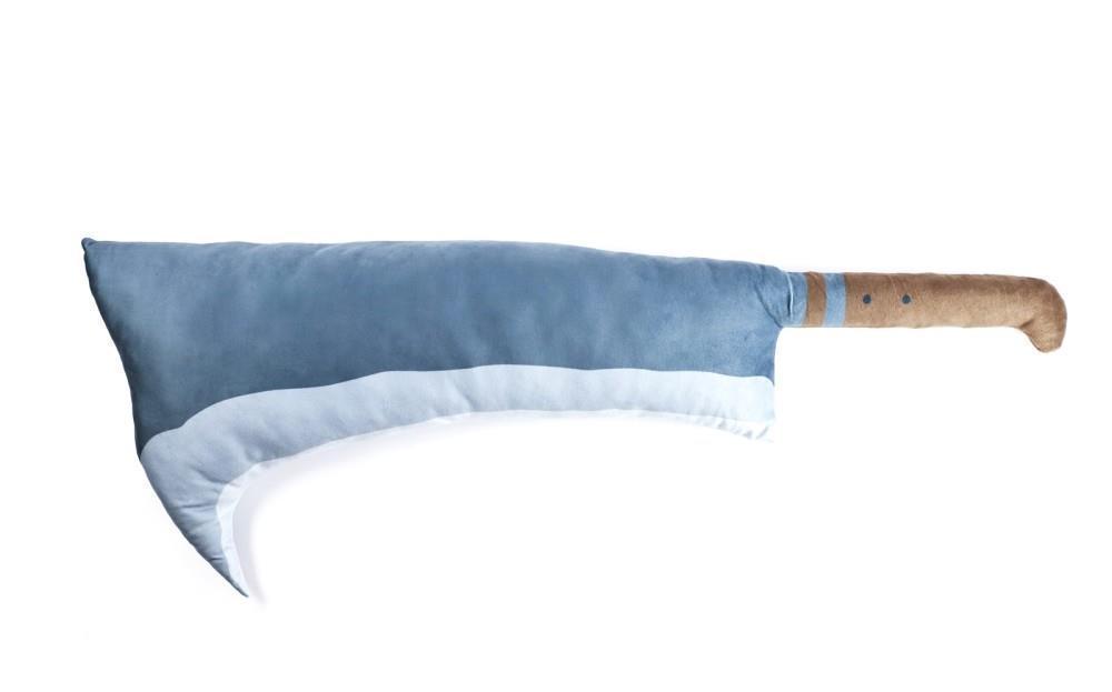 手感|柴刀警告!《寒蝉 卒》同款柴刀抱枕推出,握持手感很棒