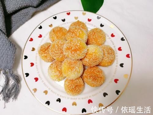 孩子爱吃的椰蓉球，趁周末多做些，不用打发，简单拌拌，香酥可口