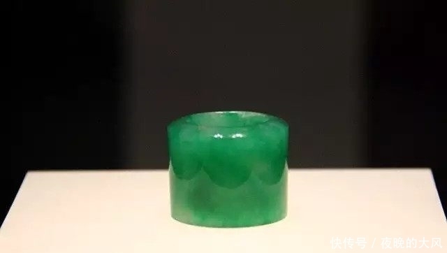 制成的扳指|玉扳指的前世今生,为何它最能体现男人的身份和地位?