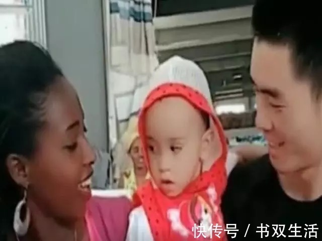 混血|爸爸是中国人,妈妈是非洲人!混血宝宝转过头的那一刻,超级惊艳